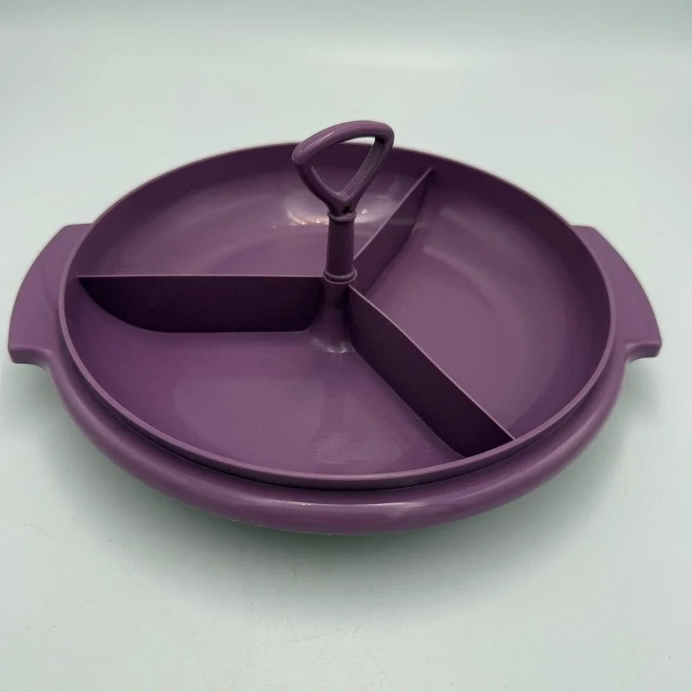 Tupperware compartment serving